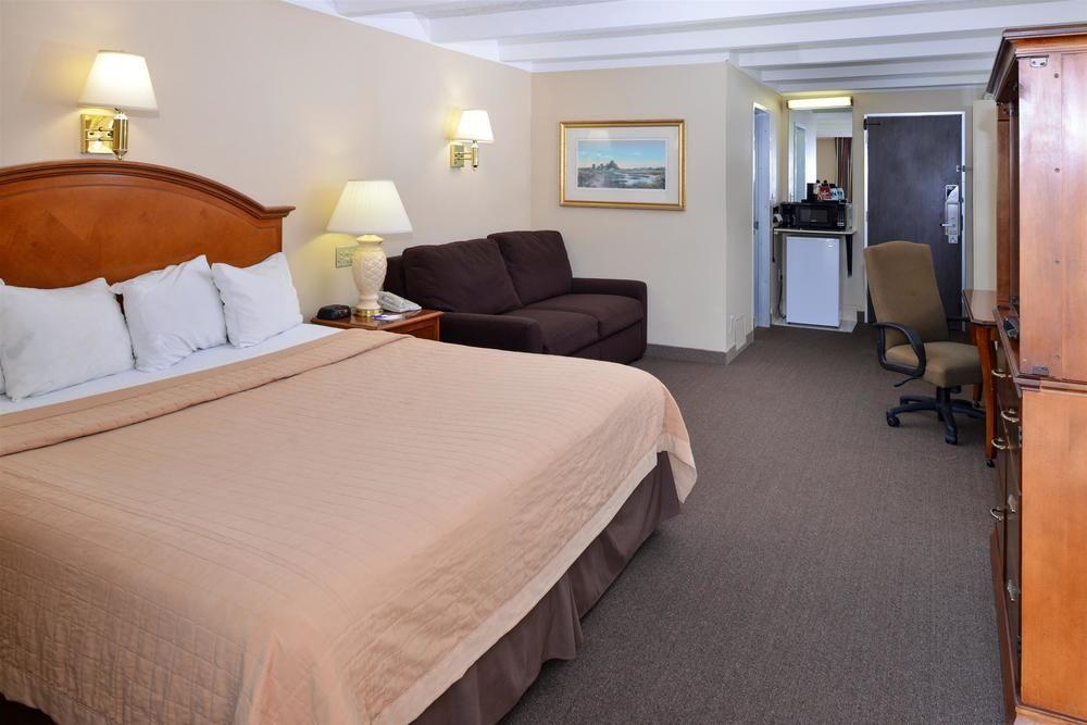 Americas Best Value Inn - Campus View О-Клэр Экстерьер фото