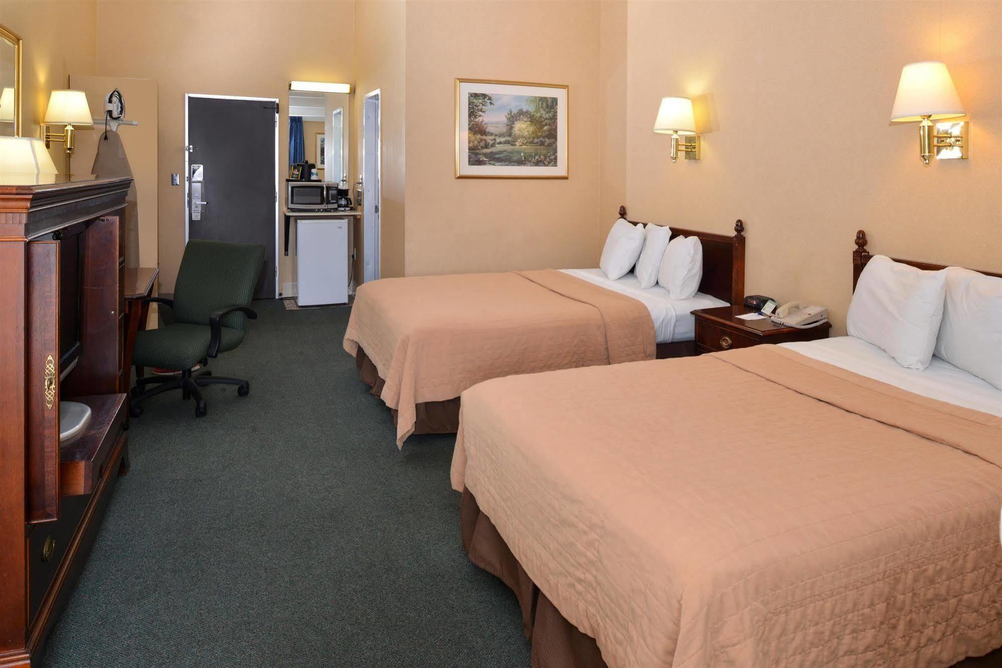 Americas Best Value Inn - Campus View О-Клэр Экстерьер фото