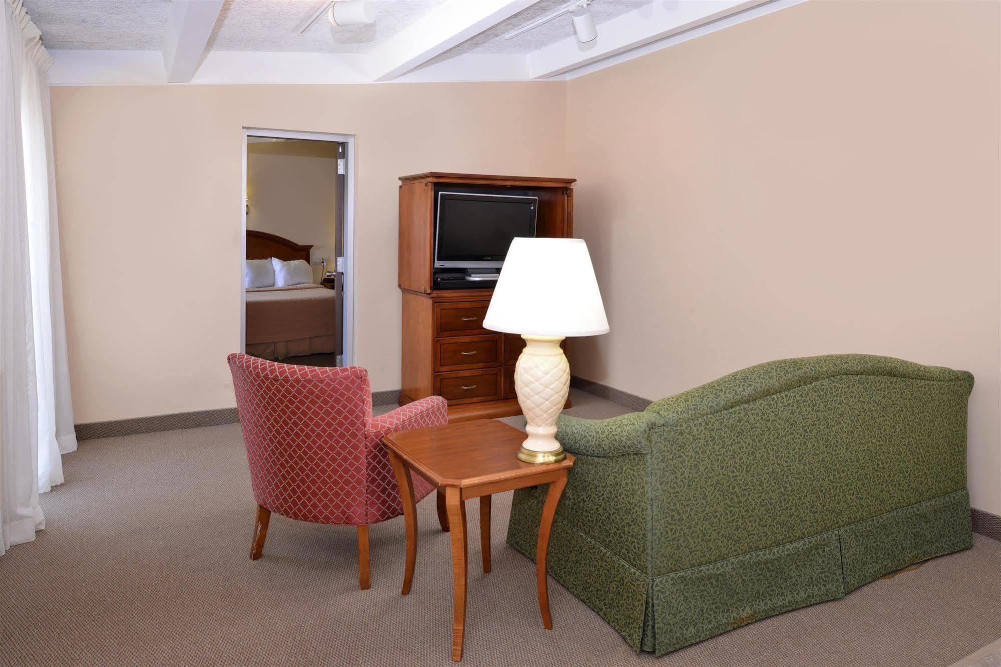 Americas Best Value Inn - Campus View О-Клэр Экстерьер фото