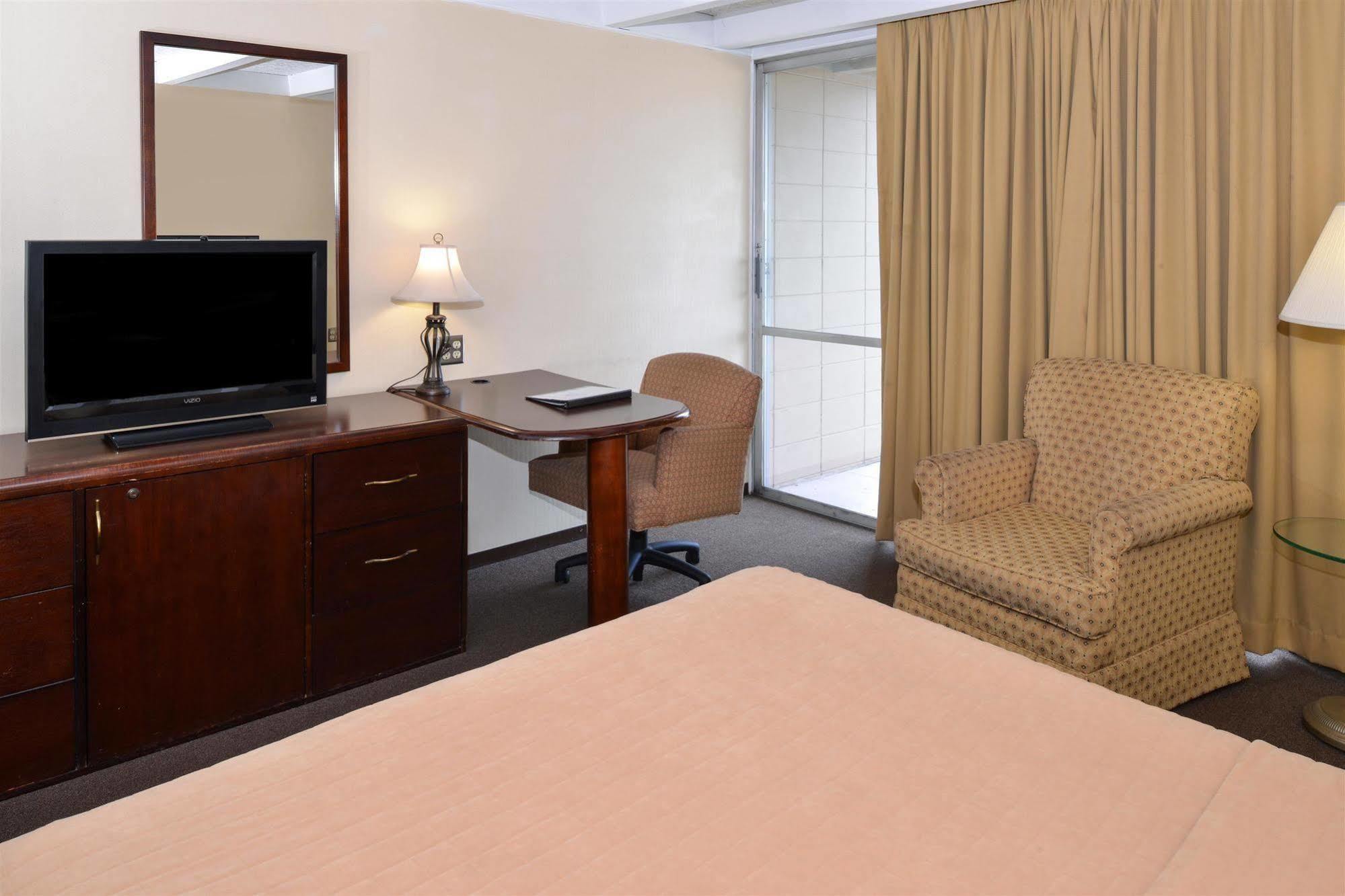Americas Best Value Inn - Campus View О-Клэр Экстерьер фото