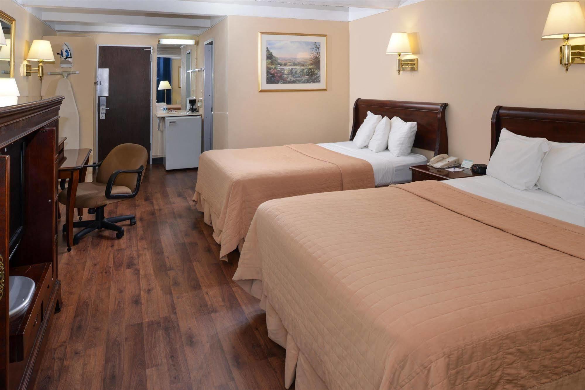 Americas Best Value Inn - Campus View О-Клэр Экстерьер фото