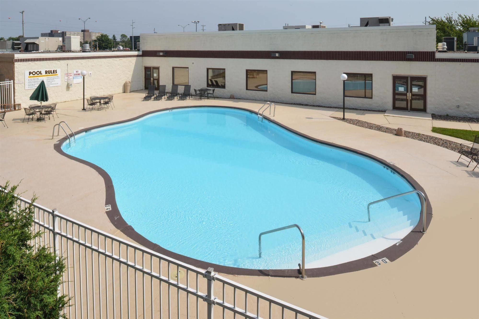 Americas Best Value Inn - Campus View О-Клэр Экстерьер фото