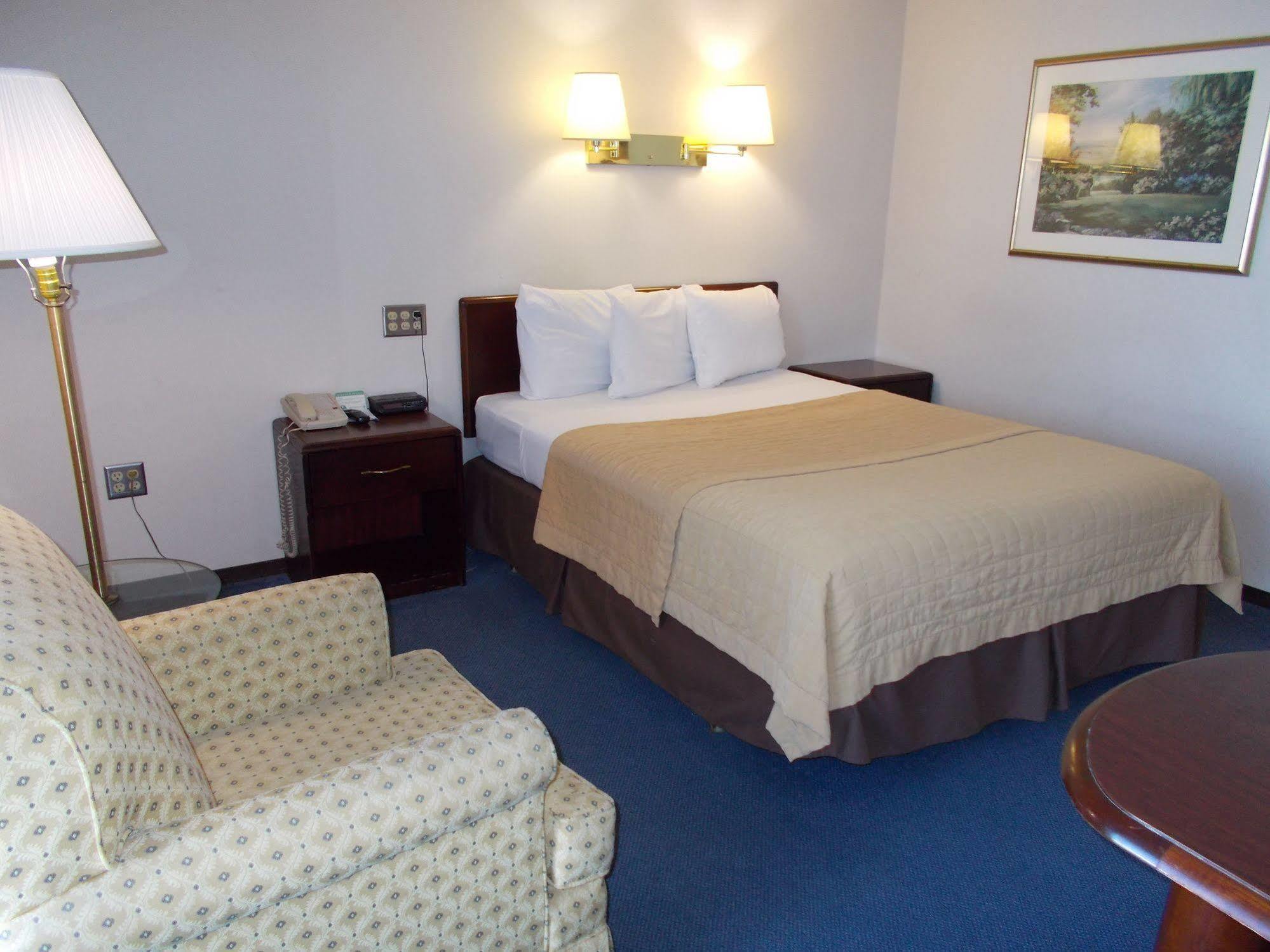 Americas Best Value Inn - Campus View О-Клэр Экстерьер фото