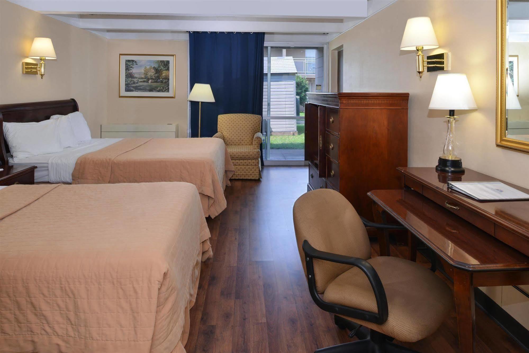 Americas Best Value Inn - Campus View О-Клэр Экстерьер фото